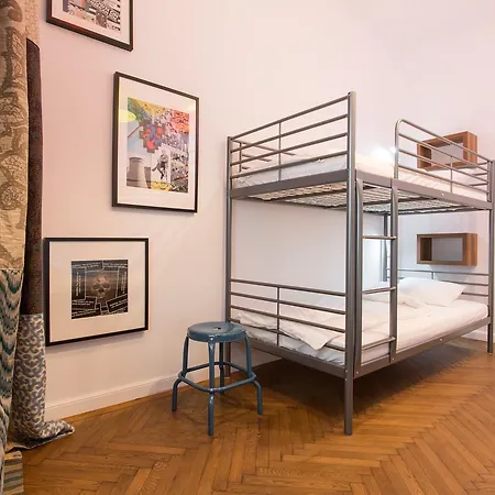 Hostel First Bukarest