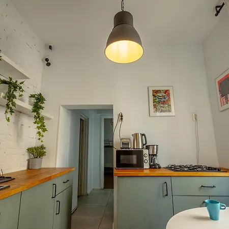 First * بوخارست