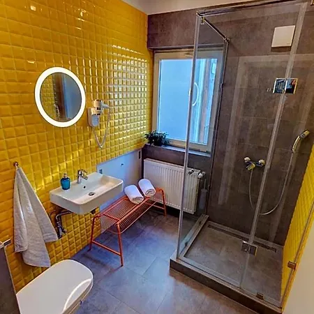 First Hostel Bükreş
