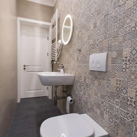 First * بوخارست