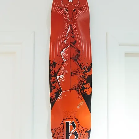 First * بوخارست