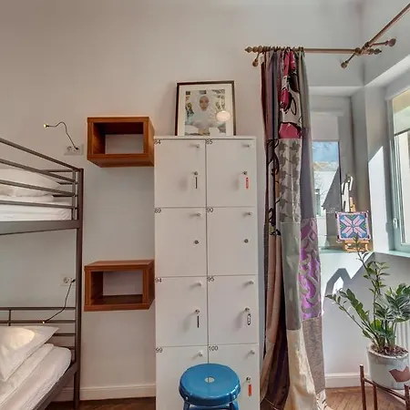 First بيت شباب بوخارست