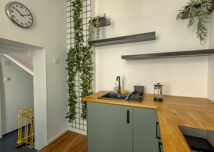 First ブカレスト