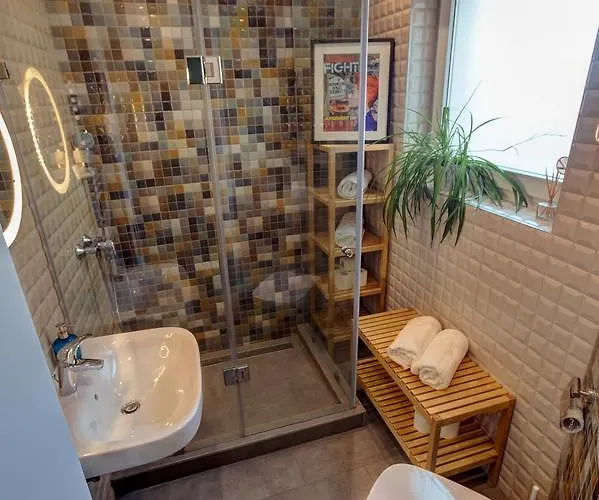 First * ブカレスト